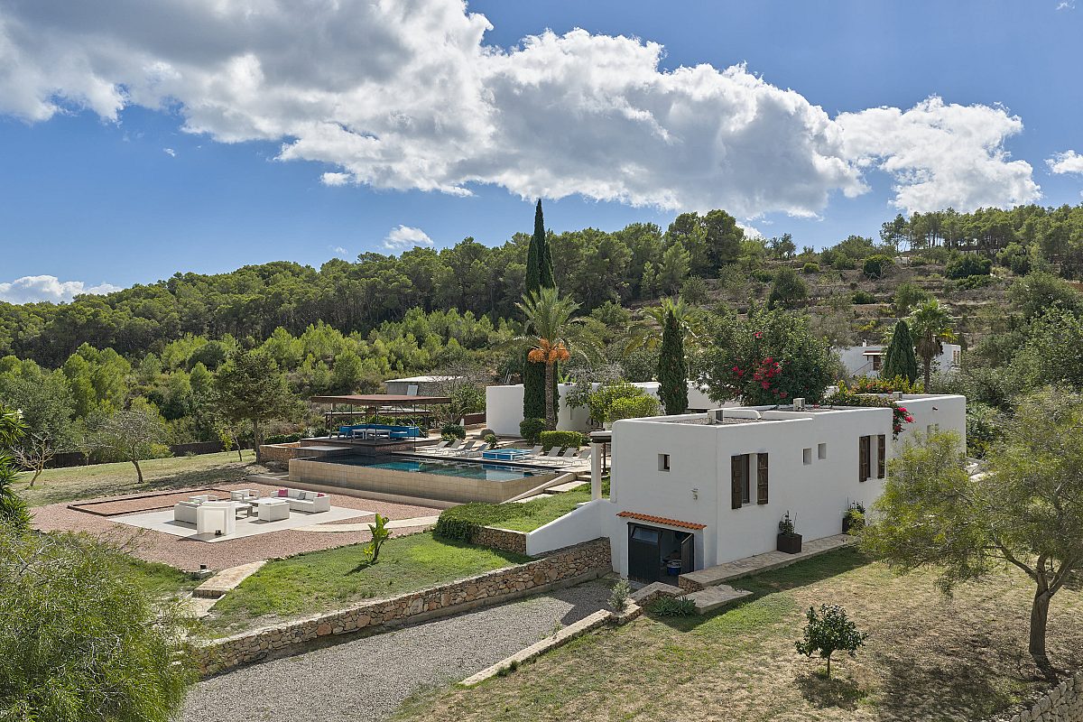 Elegant Finca with rental licence and expansive valley views - 36