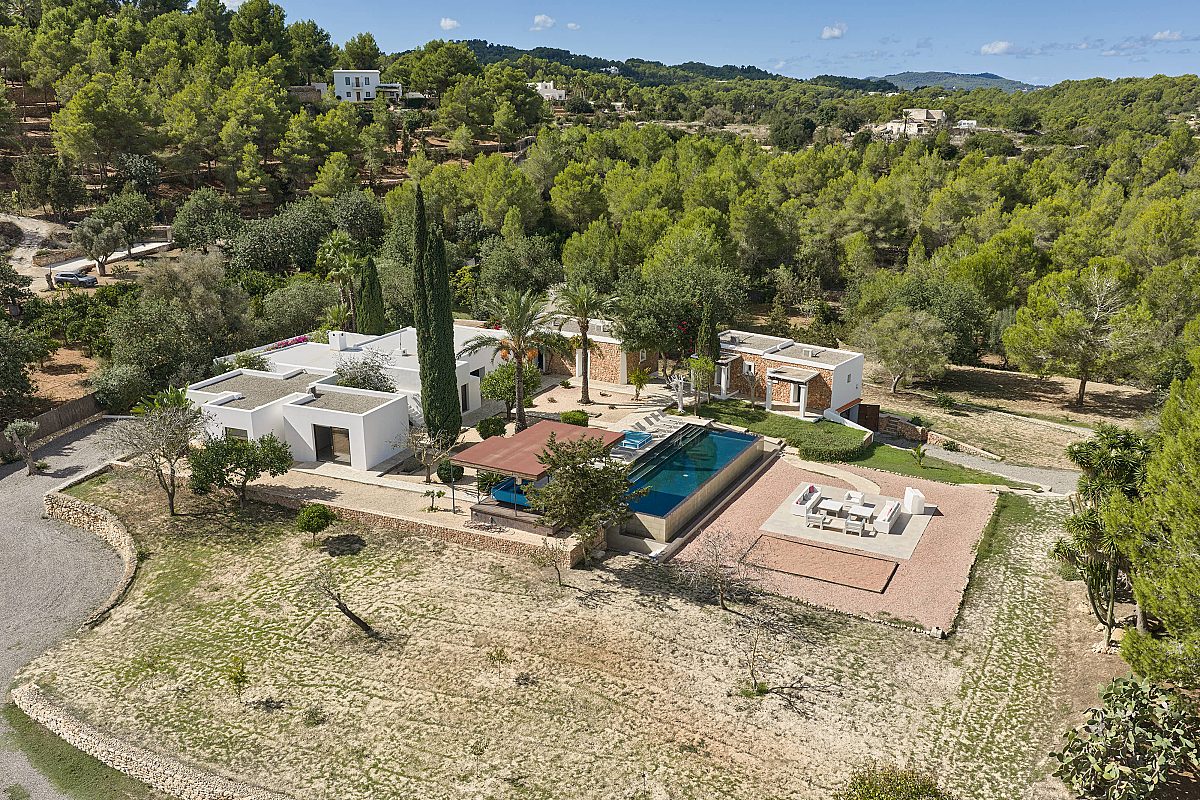 Elegant Finca with rental licence and expansive valley views - 1