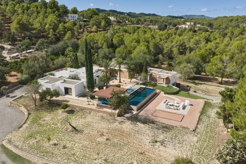 Elegant Finca with rental licence and expansive valley views - 1