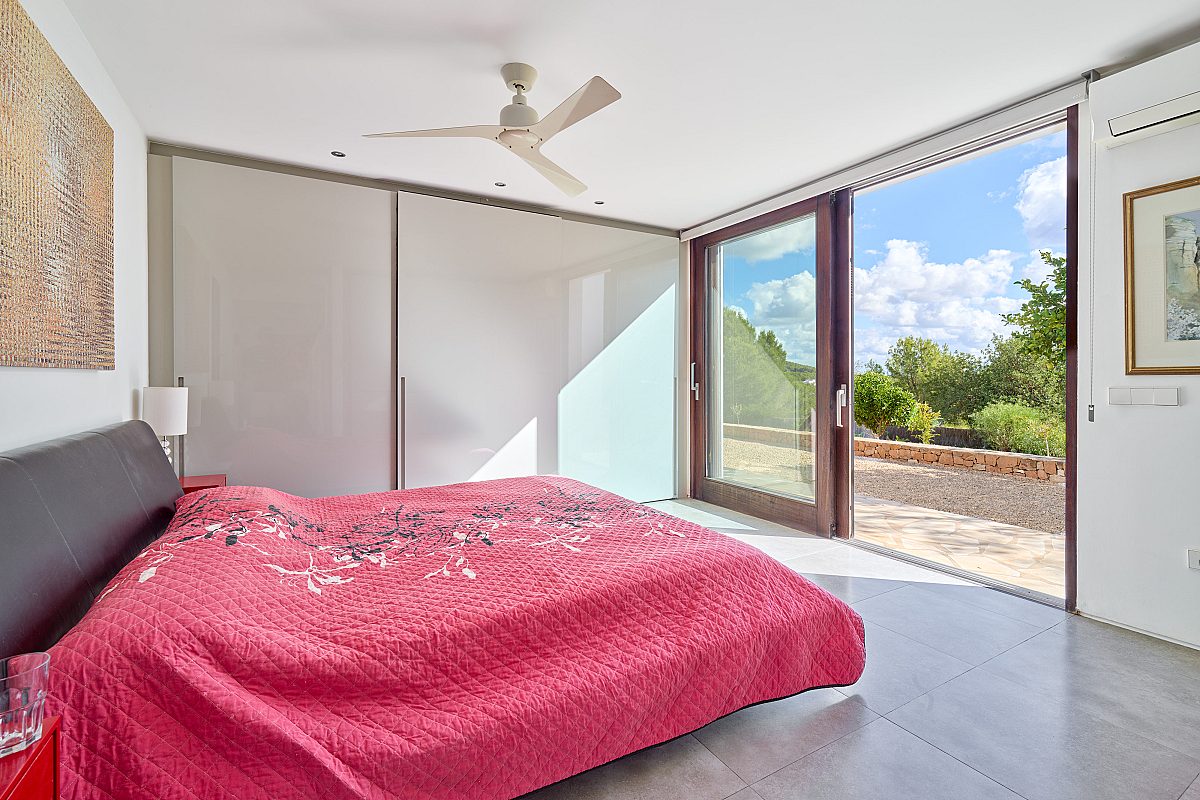 Elegant Finca with rental licence and expansive valley views - 11