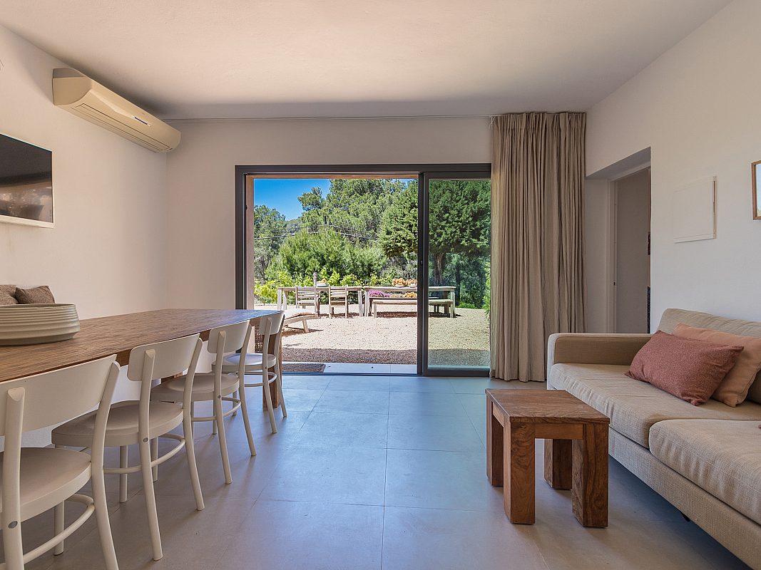 Modern meets historic in a contemporary villa - 10