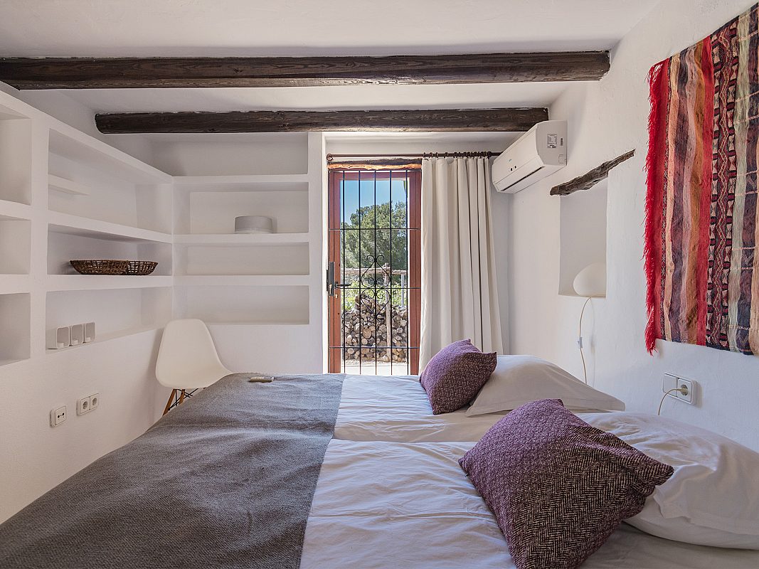 Modern meets historic in a contemporary villa - 20