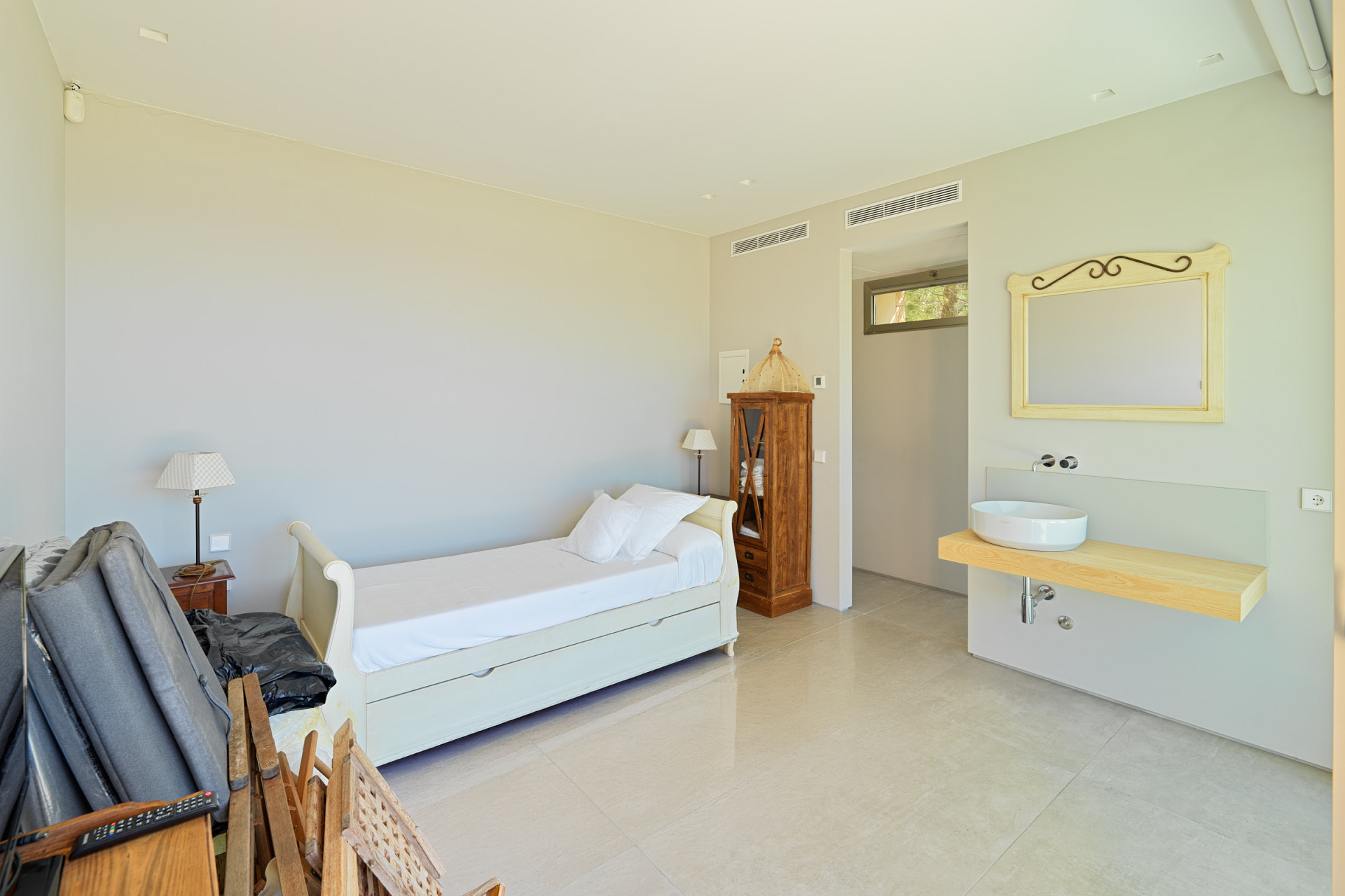 Villa minimalista moderna con vistas panorámicas - 16