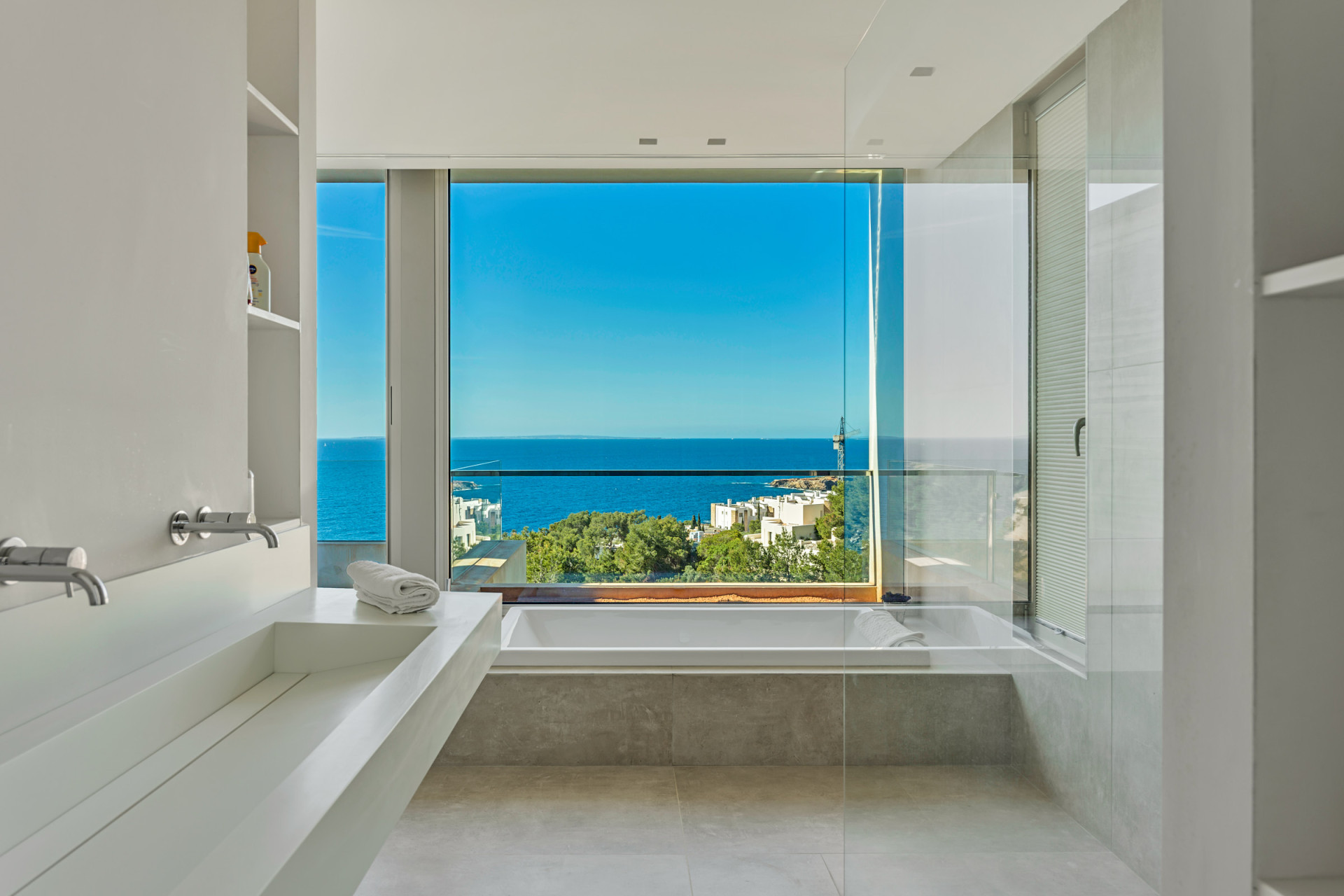 Villa minimalista moderna con vistas panorámicas - 9