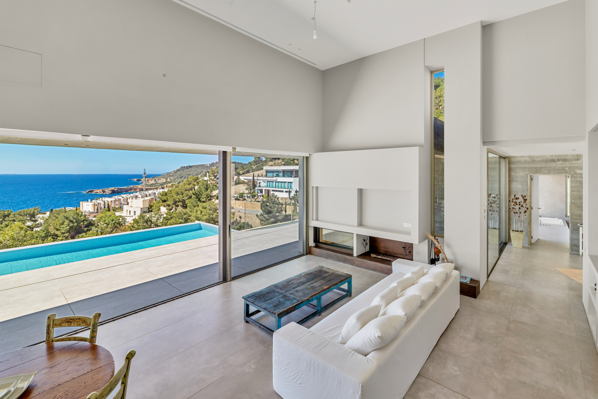 Villa minimalista moderna con vistas panorámicas - 3