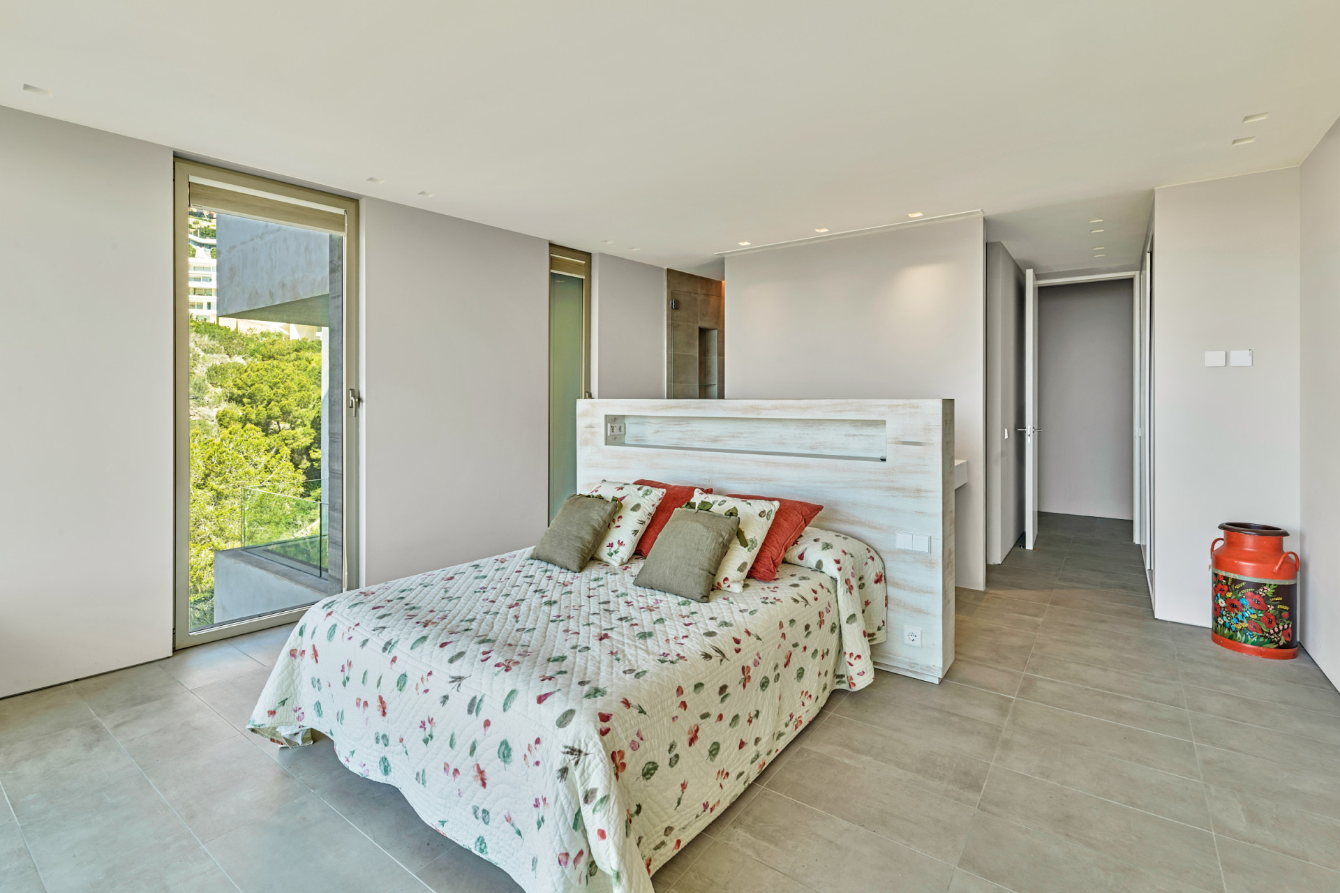 Villa minimalista moderna con vistas panorámicas - 14