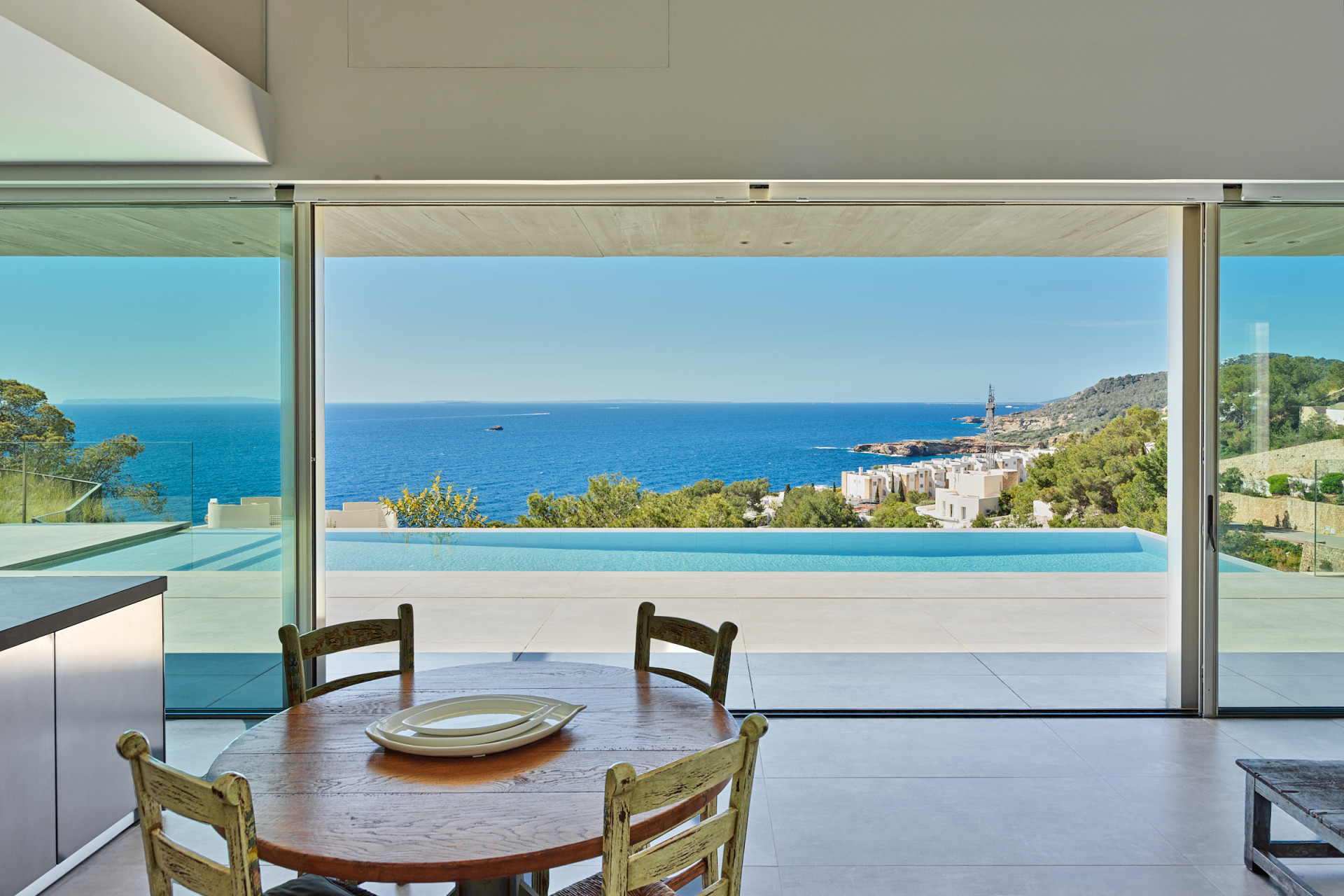 Villa minimalista moderna con vistas panorámicas - 2