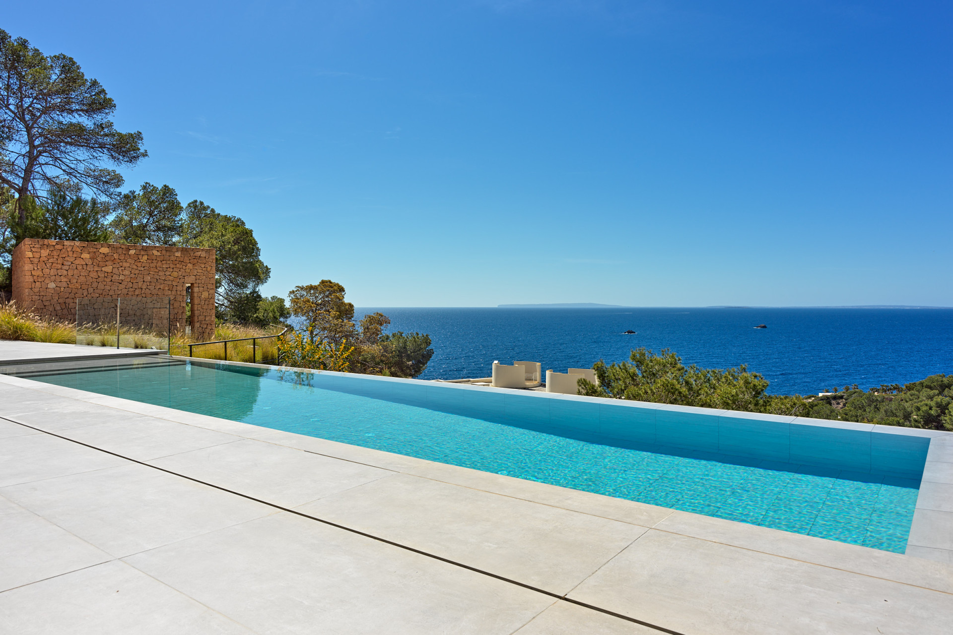 Villa minimalista moderna con vistas panorámicas - 15