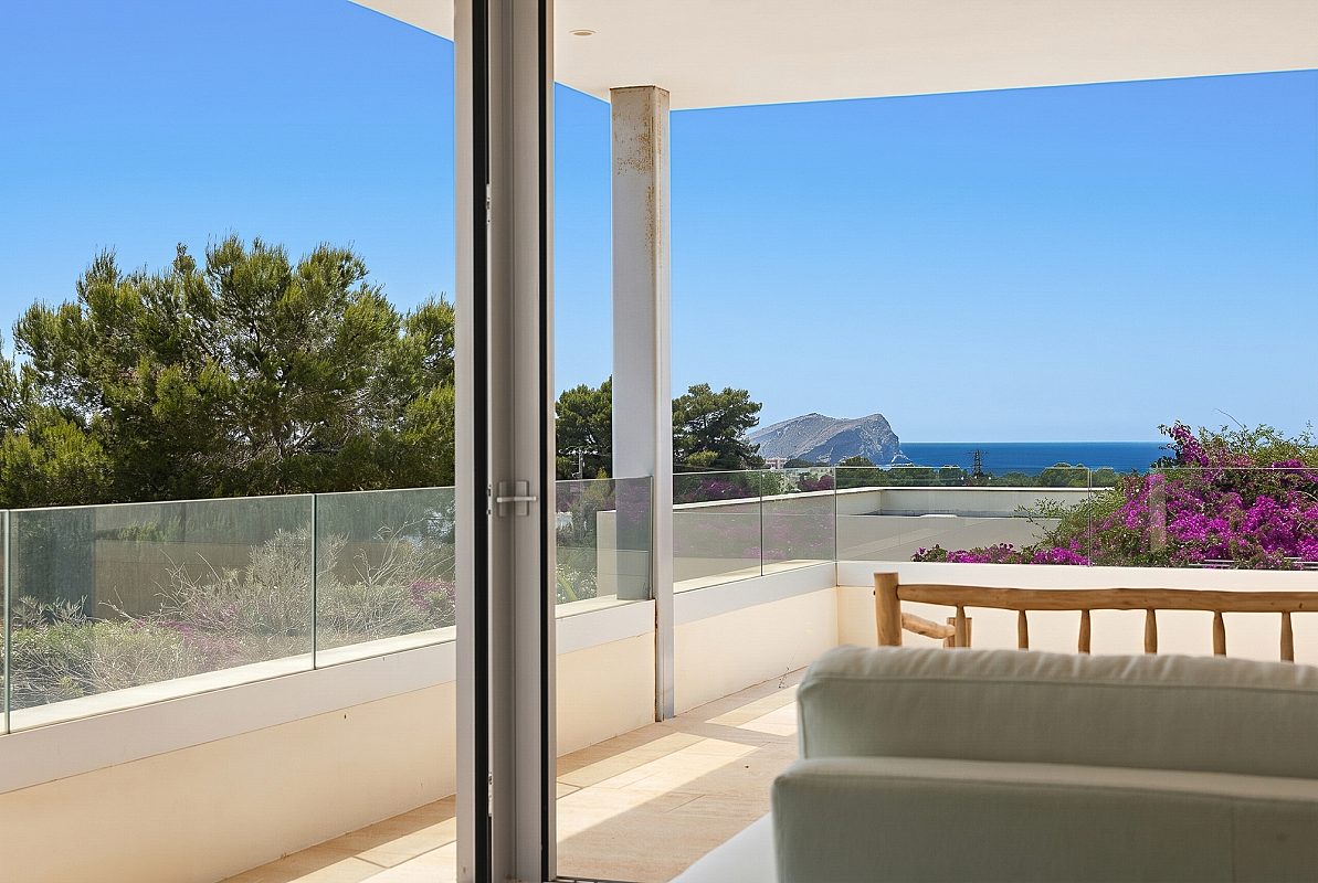 Contemporary new-build villa with private pool near the sea - 6