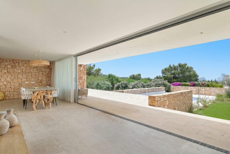 Contemporary new-build villa with private pool near the sea - 3