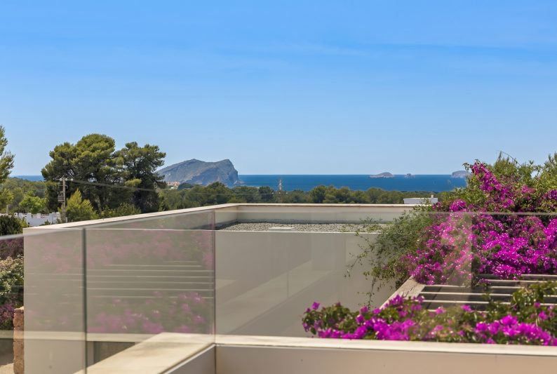 Contemporary new-build villa with private pool near the sea - 4