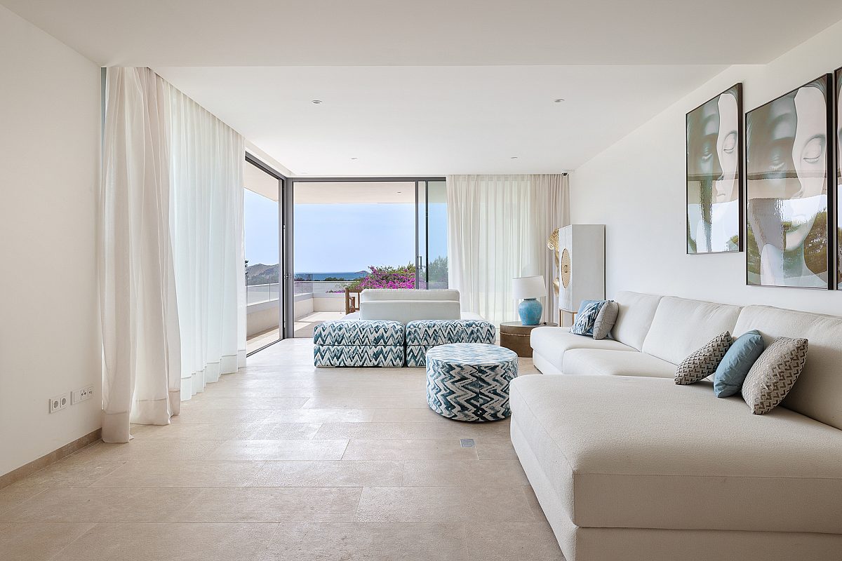 Contemporary new-build villa with private pool near the sea - 11