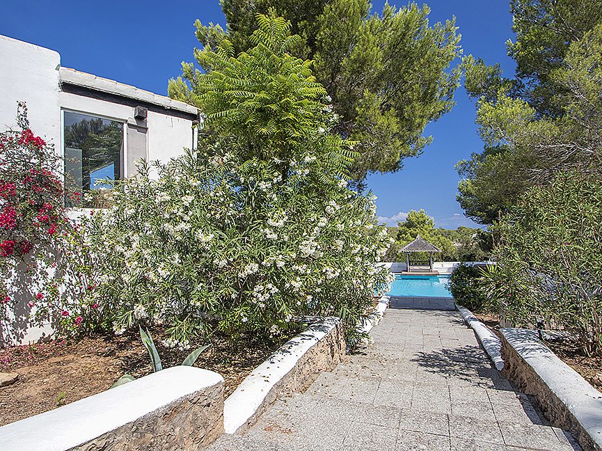 Casa mediterránea con vistas al mar y amplias terrazas - 11