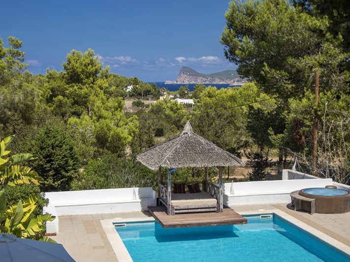 Casa mediterránea con vistas al mar y amplias terrazas - 1