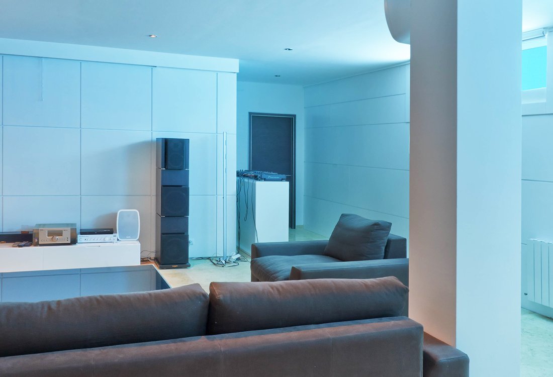 Luxurious villa in unique panoramic position - 18