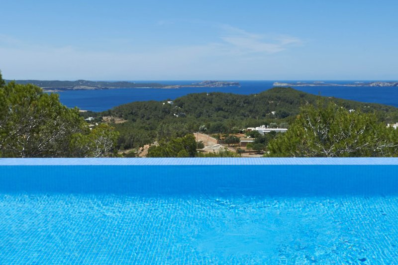 Luxurious villa in unique panoramic position - 4