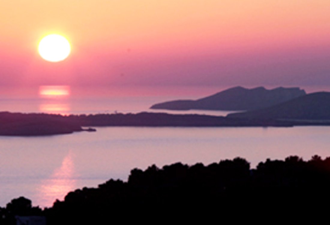 Luxurious villa in unique panoramic position - 20