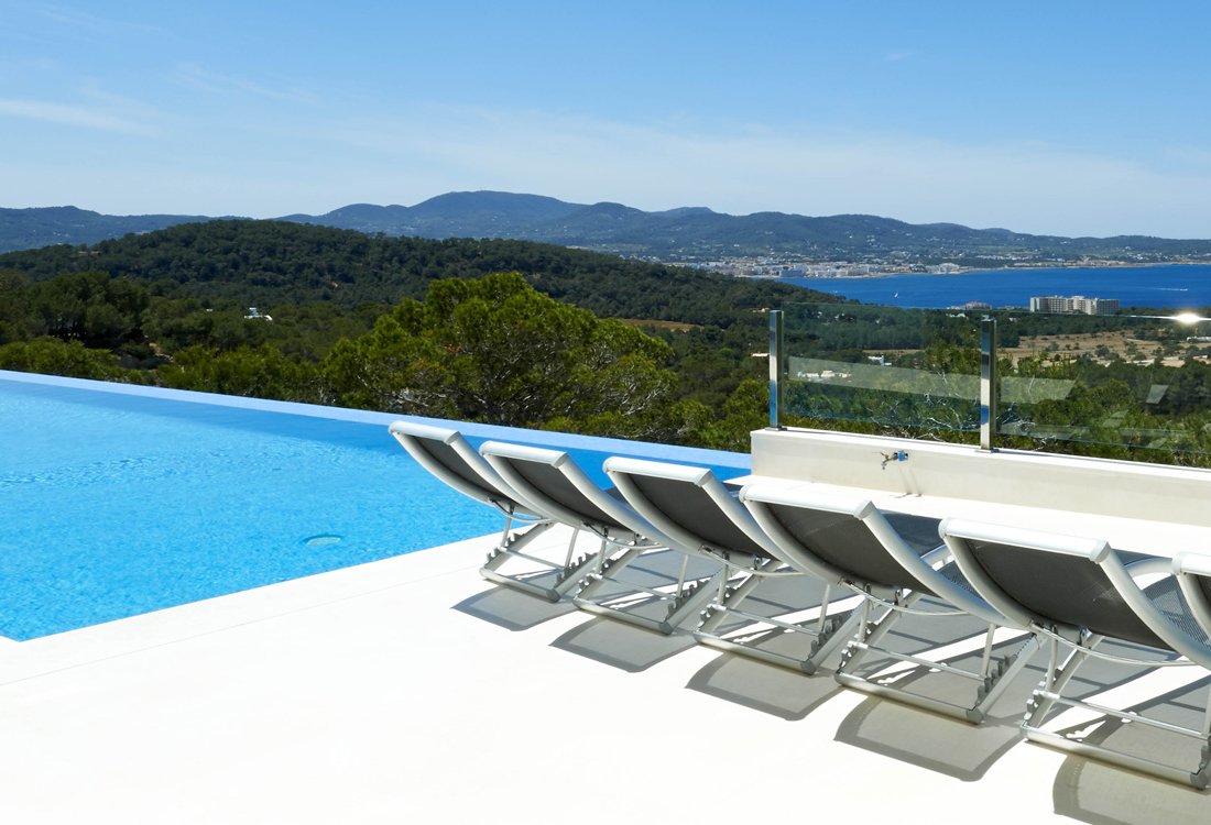 Luxurious villa in unique panoramic position - 1