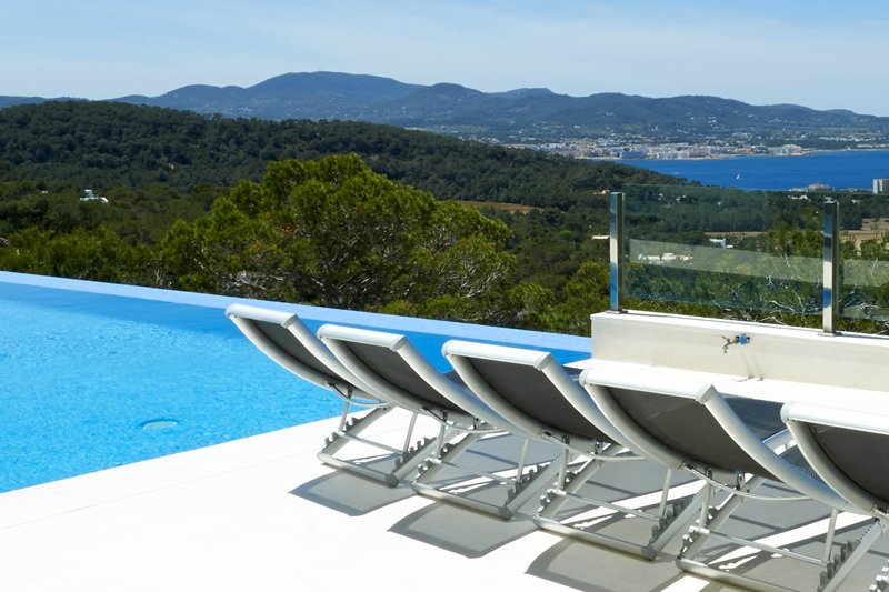 Luxurious villa in unique panoramic position - 1