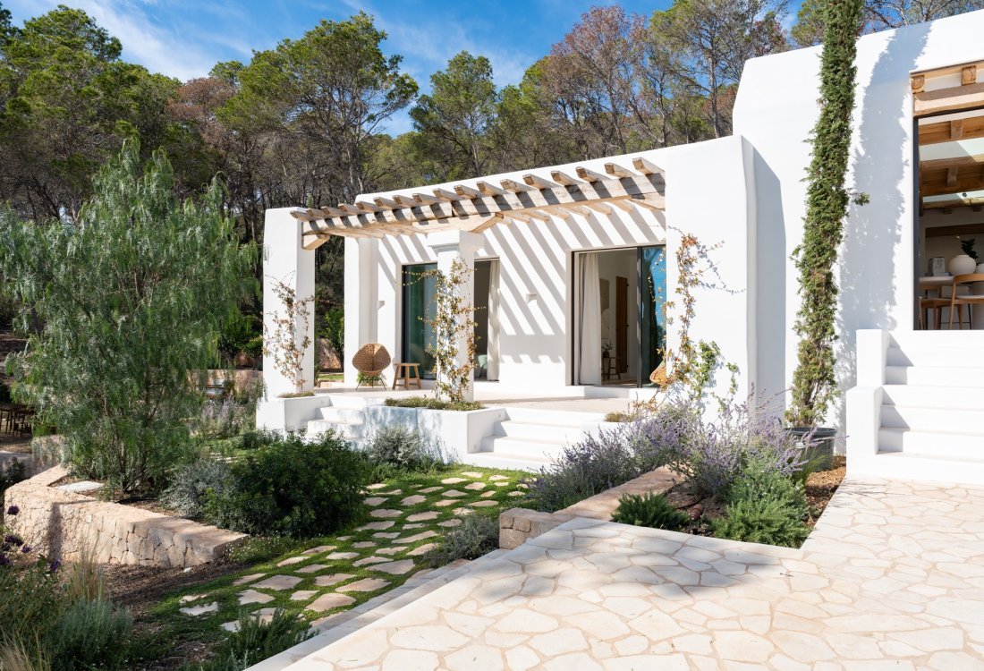 Finished Blakstad finca with views over the valley - 15