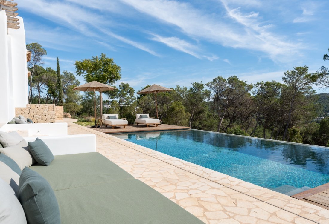 Finished Blakstad finca with views over the valley - 18