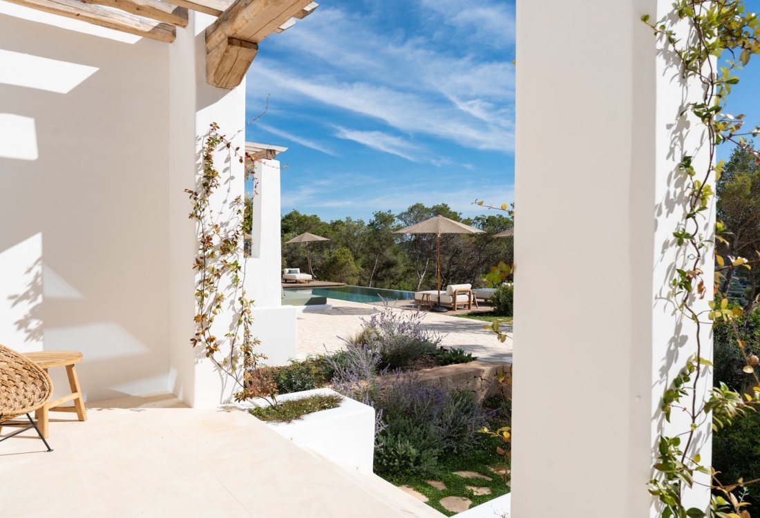 Finished Blakstad finca with views over the valley - 16