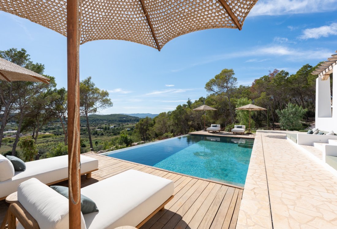 Finished Blakstad finca with views over the valley - 13