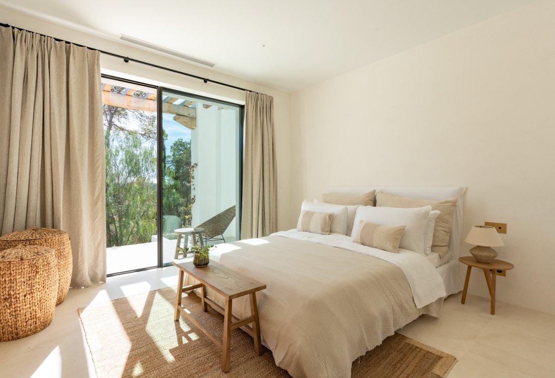Finished Blakstad finca with views over the valley - 40