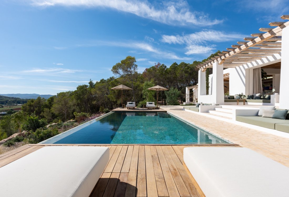 Finished Blakstad finca with views over the valley - 1