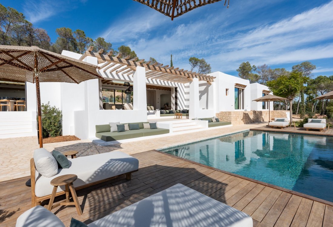 Finished Blakstad finca with views over the valley - 12