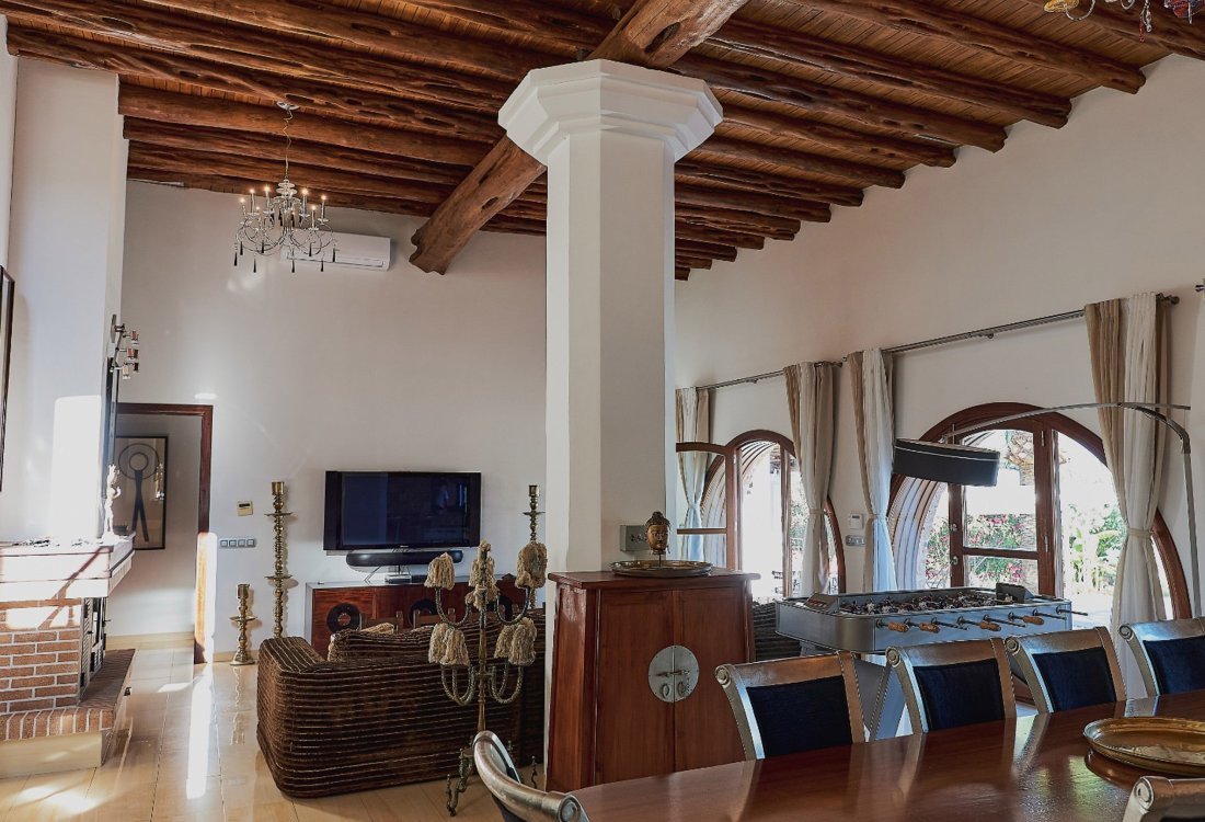 Stylish villa near the city - 8