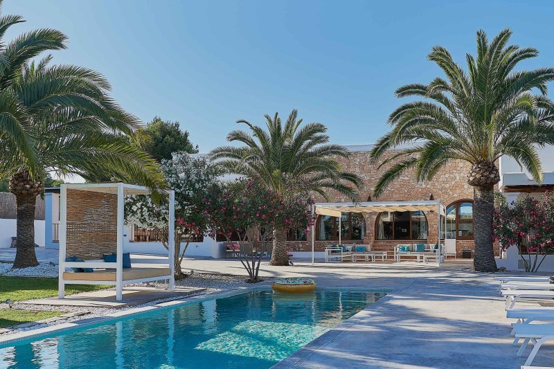 Stylish villa near the city - 4