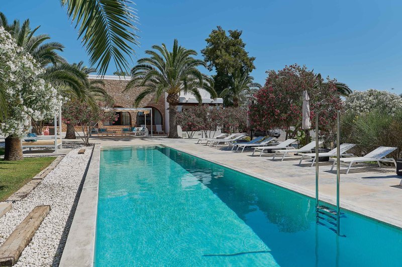 Stylish villa near the city - 1