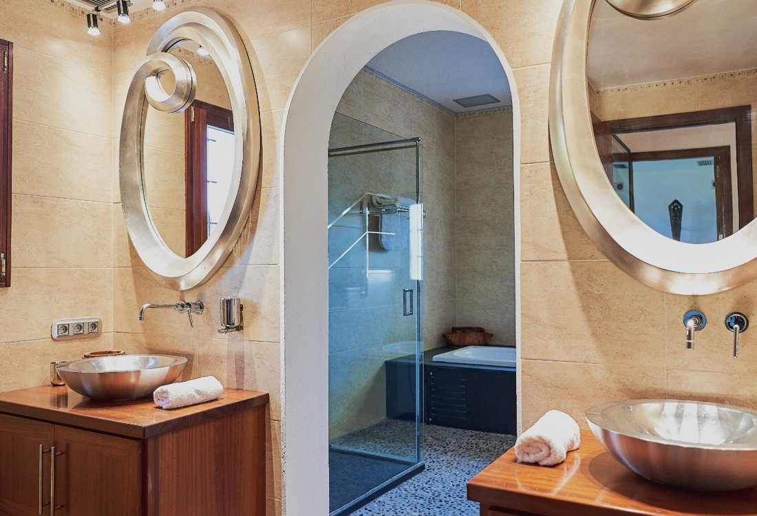 Stylish villa near the city - 16