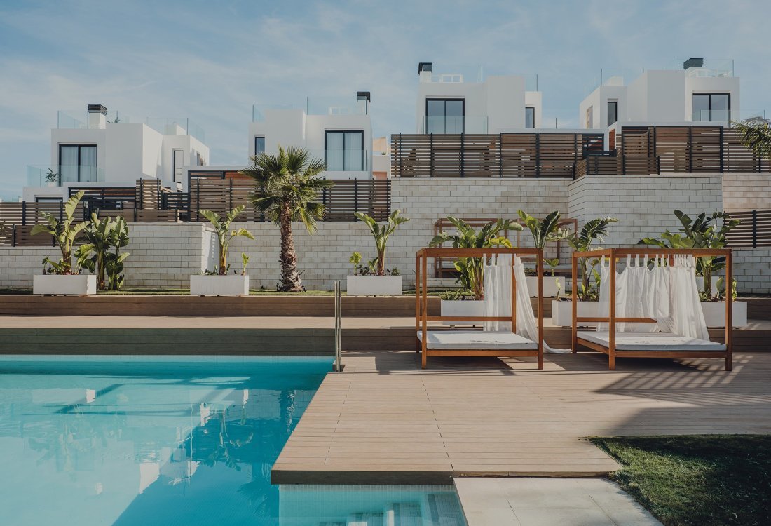 Moderna y lujosa casa de nueva construcción cerca de la playa - 1