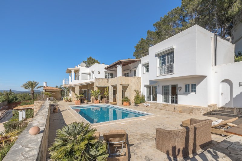 Propiedad representativa con espectaculares vistas panorámicas - 4