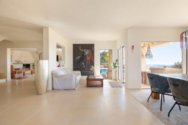 Propiedad representativa con espectaculares vistas panorámicas - 3