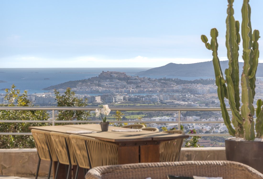 Propiedad representativa con espectaculares vistas panorámicas - 1