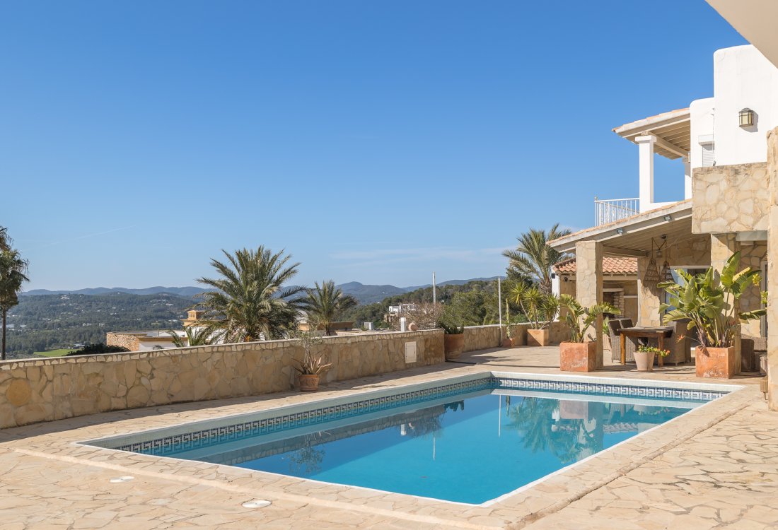 Propiedad representativa con espectaculares vistas panorámicas - 23