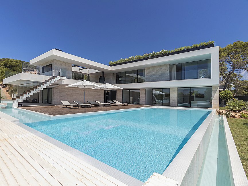 Spacious designer villa in an exclusive gated community - 1
