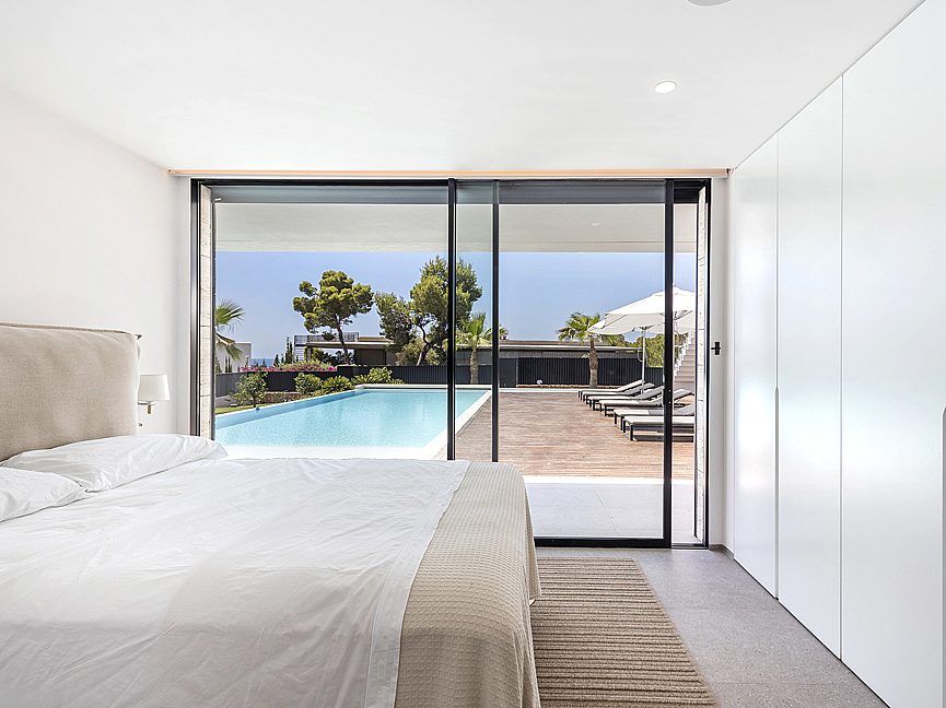 Spacious designer villa in an exclusive gated community - 13