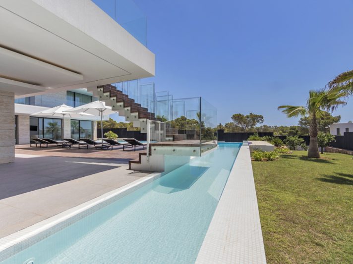 Spacious designer villa in an exclusive gated community - 5