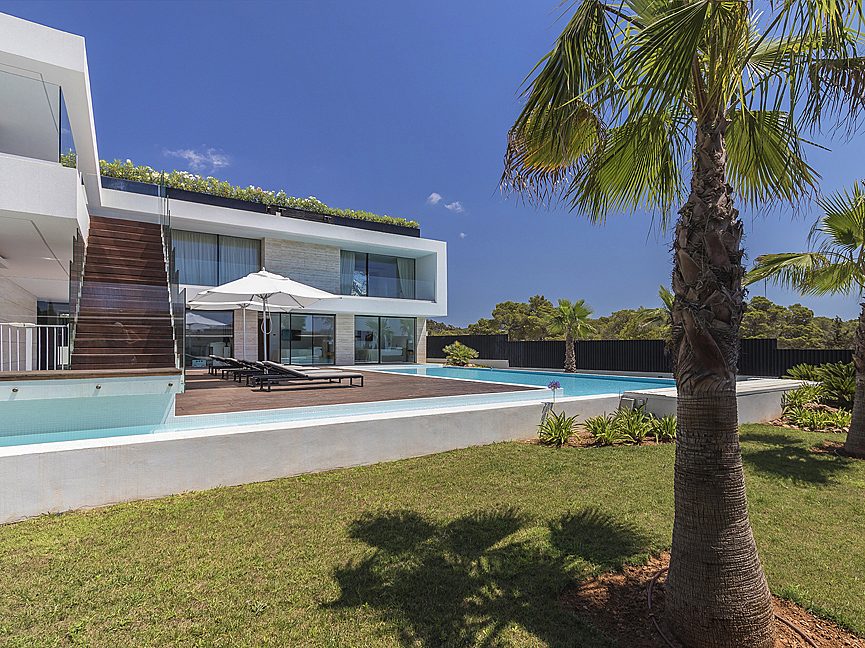 Spacious designer villa in an exclusive gated community - 19