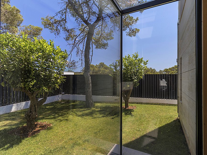 Spacious designer villa in an exclusive gated community - 17