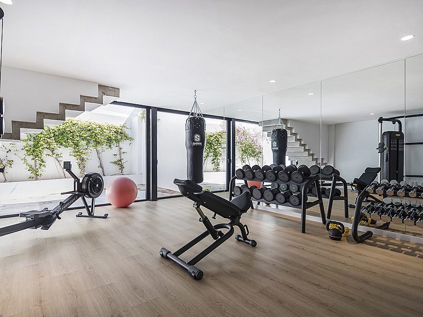 Spacious designer villa in an exclusive gated community - 23