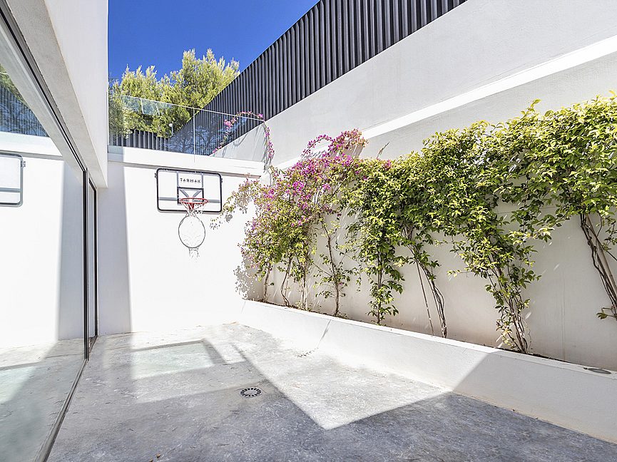 Spacious designer villa in an exclusive gated community - 24