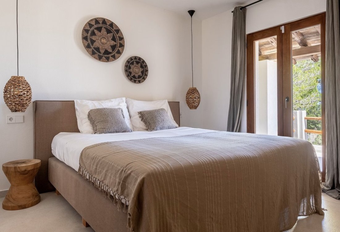 Villa renovada con vistas al mar y montaña - 16