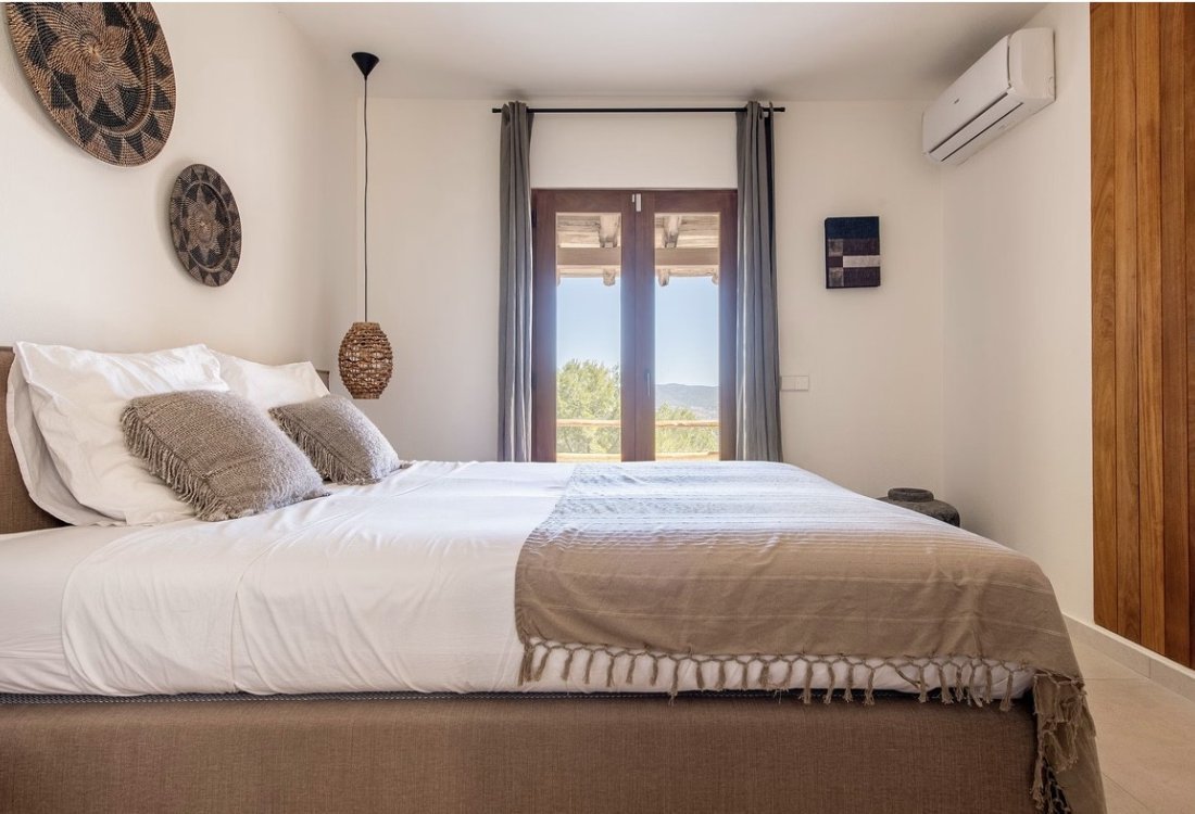 Villa renovada con vistas al mar y montaña - 15