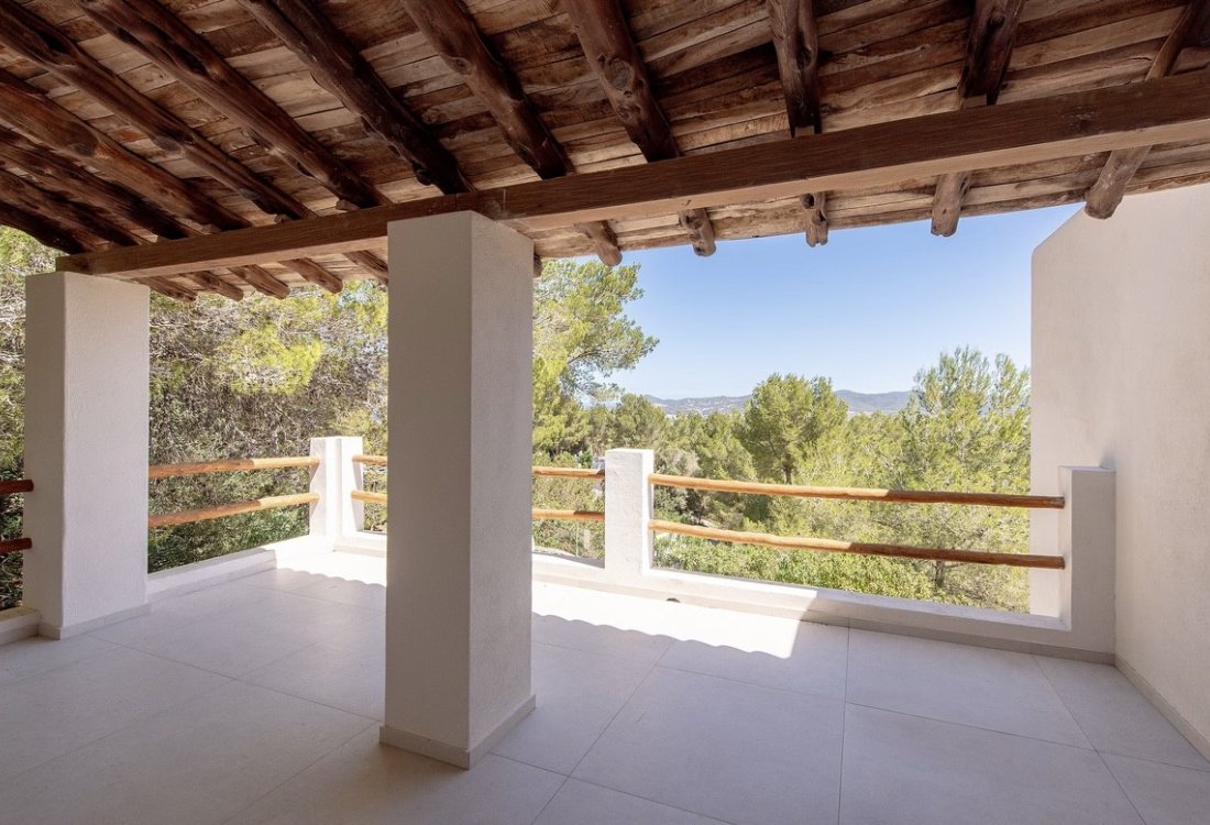 Villa renovada con vistas al mar y montaña - 18