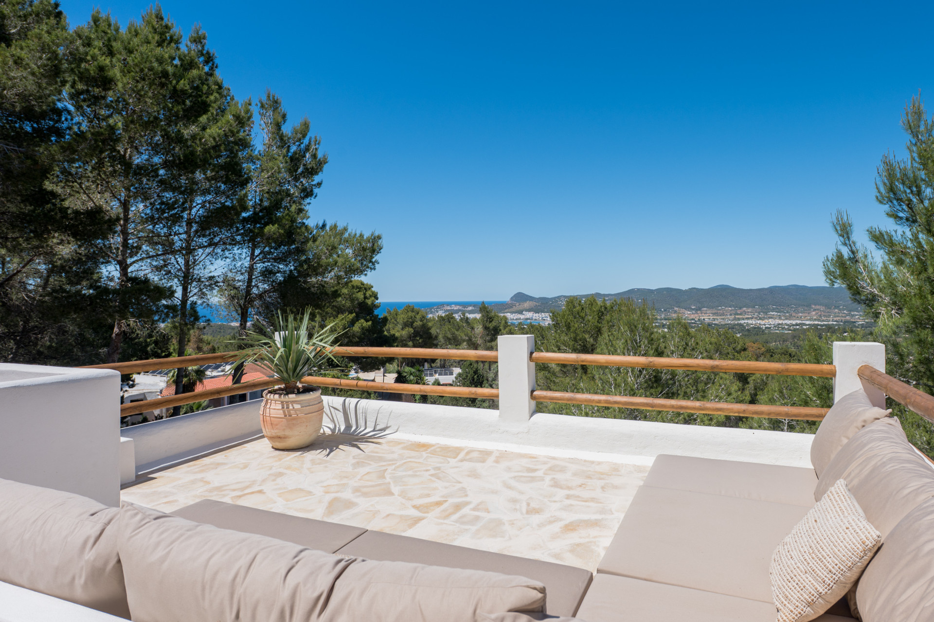Boho style villa with a view of the sea and the mountains - 10